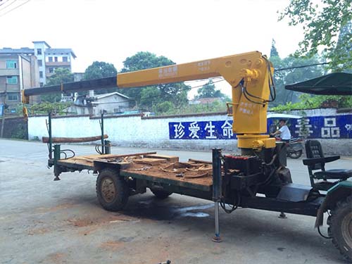 钩臂垃圾车的工作理念及工作环境